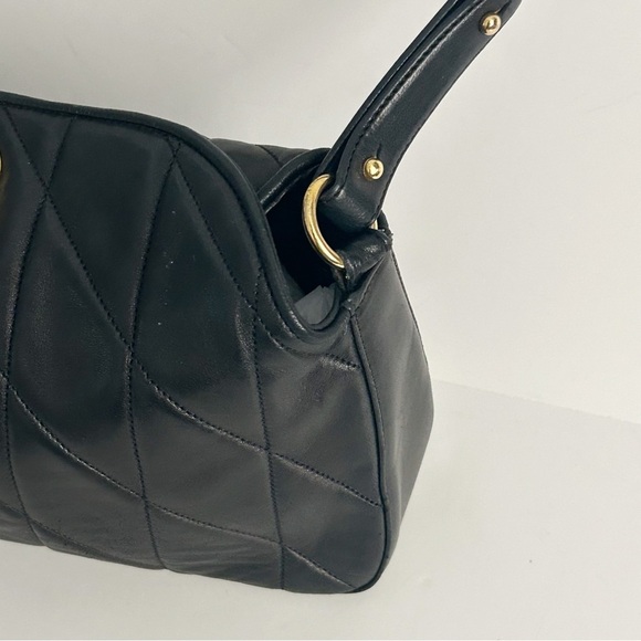 St. John Black Quilted Leather Shoulder Bag - Picture 4 of 15